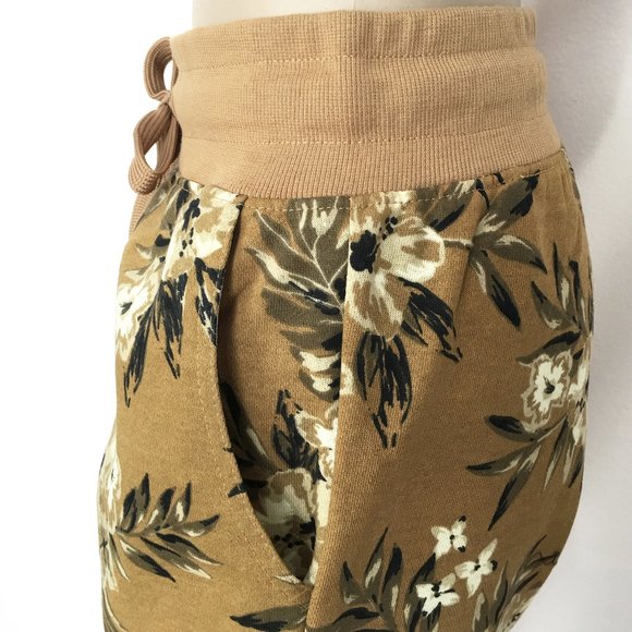 Unisex French Terry Printed Capri Cropped Shorts - Picture 4 of 9